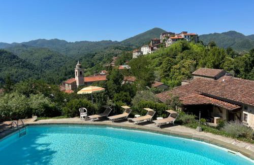 San Terenzo Monti Villa | Podere Beatrice 20 Pax by VILLASRETREATS