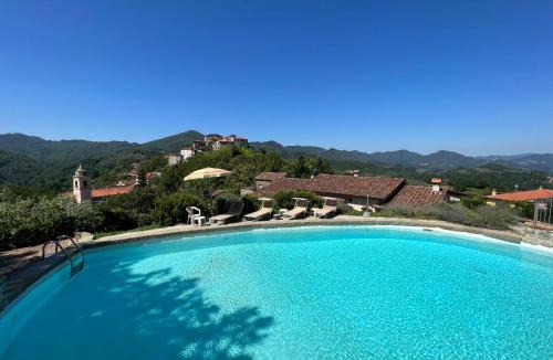 San Terenzo Monti Villa | Podere Beatrice 20 Pax by VILLASRETREATS