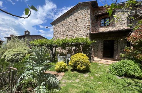 San Terenzo Monti Villa | Podere Beatrice 20 Pax by VILLASRETREATS