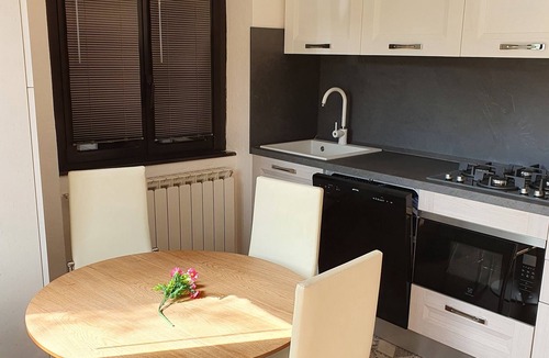 Cima Apartment | Porlezza: appartamento in villa - 4/5 personsHouse with garden