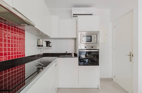 La Sagrada Familia Apartment | Prime Sagrada Familia XBR w/Elevator & Washer, by Blueground