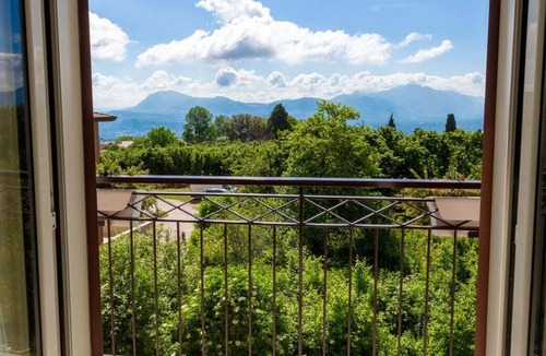Ospedaletto D'Alpinolo Apartment | Private apartment overlooking the greenery of Natura (Passero 5)