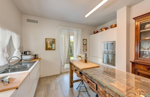 Colico Villa | private pool, garden of 2000m2, not far from beaches and the city center