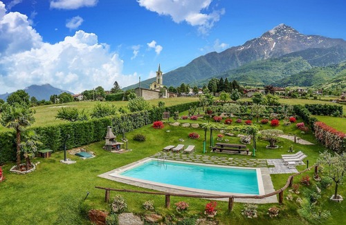 Colico Villa | private pool, garden of 2000m2, not far from beaches and the city center