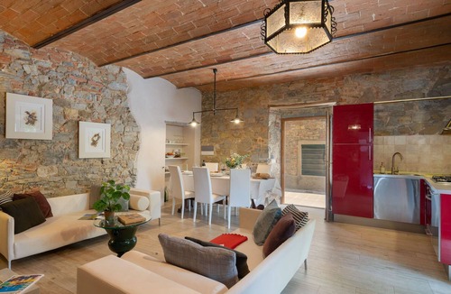 Pergine Valdarno Villa | Private Villa with private pool, WIFI, A/C, TV, patio, pets allowed, panoramic view, close to Arezzo