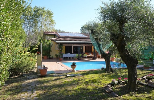 Ameglia Villa | Private Villa with private pool, A/C, WIFI, TV, veranda, pets allowed, parking, close to La Spezia