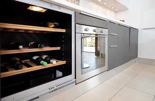 Montioni Apartment | Regarda - wine apartment Promenade in the centre with garden and pool