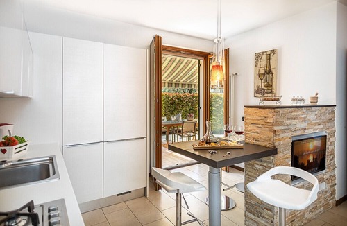 Montioni Apartment | Regarda - wine apartment Promenade in the centre with garden and pool
