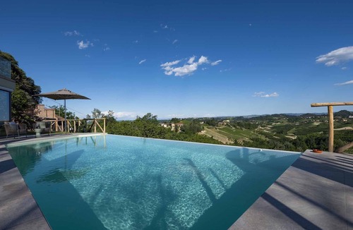 Monteu Roero Villa | Relais & SPA Casa Clara exclusive villa