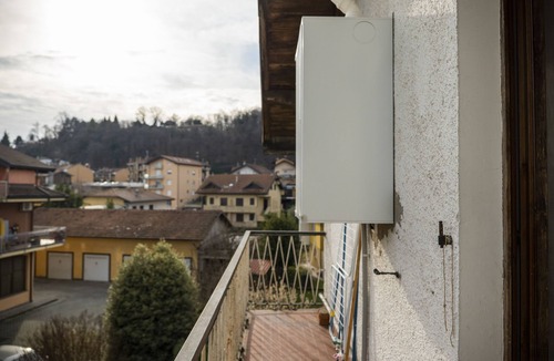 Dormelletto Apartment | Relaxing dwelling overlooking Lake Maggiore in the historic center of Dormelletto