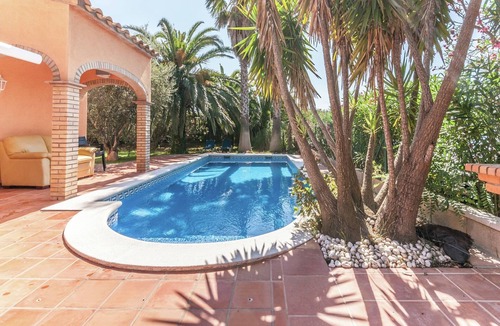Sant Pere Pescador House | Relaxing Villa Steps from Beach