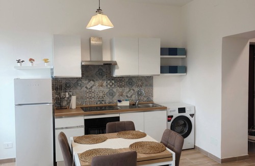 Ladispoli Apartment | Renovated apartment with garden 20 steps from the sea and 200mt from the center.