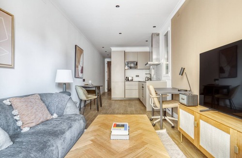 La Sagrada Familia Apartment | Renovated Sagrada Familia 1BR w/Roof Access, by Blueground
