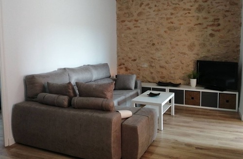Tortosa House | Renovated town house, at the foot of the greenway, between the beach and the mountains.