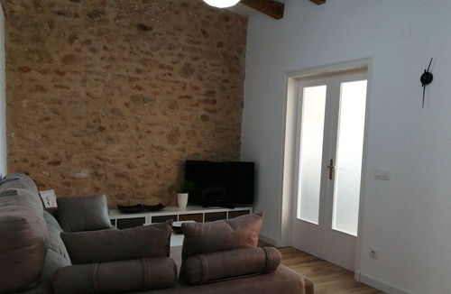 Tortosa House | Renovated town house, at the foot of the greenway, between the beach and the mountains.