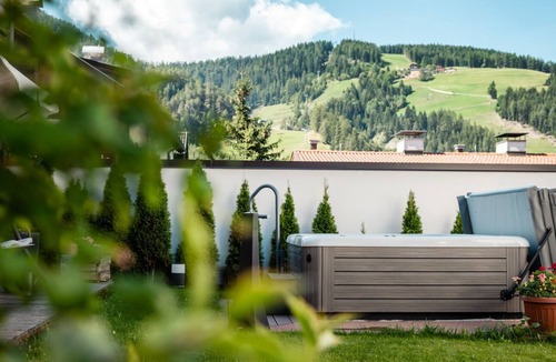 Mareo Apartment | Residence Corn - Standard Apartment 7 with Mountain View, Jacuzzi, Wi-Fi & Balcony