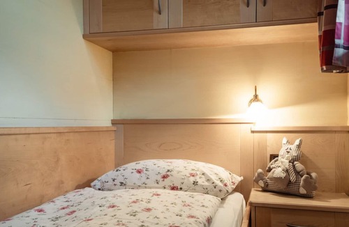Mareo Apartment | Residence Corn - Standard Apartment 9 with Mountain View, Jacuzzi, Wi-Fi & Balcony