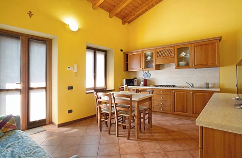 Civate Apartment | 'Residence Appartamento Londra' with Mountain View, Balcony & Wi-Fi