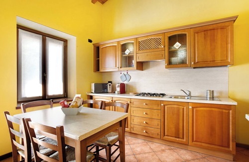 Civate Apartment | 'Residence Appartamento Londra' with Mountain View, Balcony & Wi-Fi
