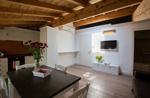 Cola House | Residence Corte San Carlo
