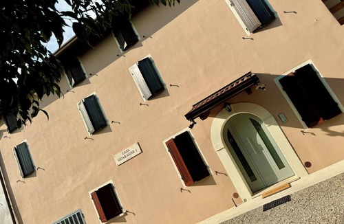 Pozzolengo Apartment | Residence Le Vigne just minutes from Peschiera del Garda, surrounded by vineyards.