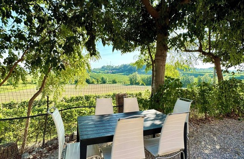 Pozzolengo Apartment | Residence Le Vigne just minutes from Peschiera del Garda, surrounded by vineyards.