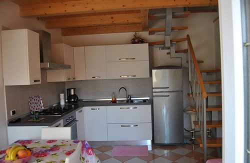 Cassone House | ROMANTIC IDIPENDENT HOUSEHOLD three minutes from the beach GARAGE satellite TV
