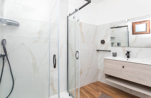 Acireale Apartment | Room 'Balestrate' with Balcony, Wi-Fi and Air Conditioning