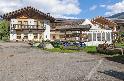 Caderzone Terme Apartment | Room 'Camera Doppia N 3' with Mountain View, Shared Garden and Wi-Fi
