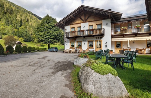 Caderzone Terme Apartment | Room 'Camera Doppia N 4' with Mountain View, Shared Garden and Wi-Fi