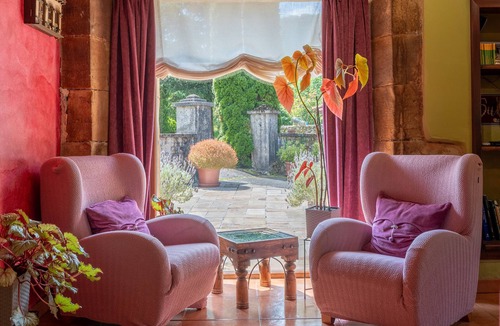 Santianes de Ola Apartment | Room 'Carbayu' with Mountain View, Shared Garden and Wi-Fi