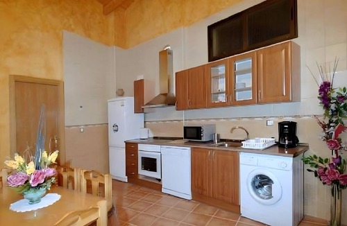 Maluenda House | Room 'Habitación Triple' with Air Conditioning