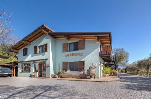 Gaino Apartment | Room 'Matrimoniale Con Balcone' with Lake View, Shared Garden and Wi-Fi