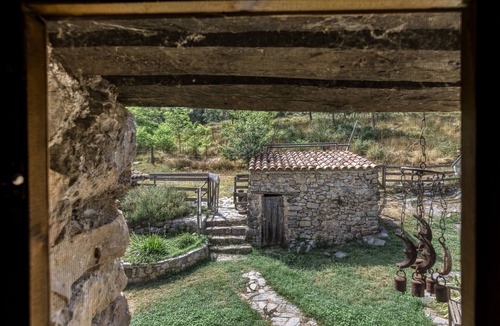 Montagut Apartment | Room 'Picapoll' with Mountain View, Shared Pool and Shared Terrace