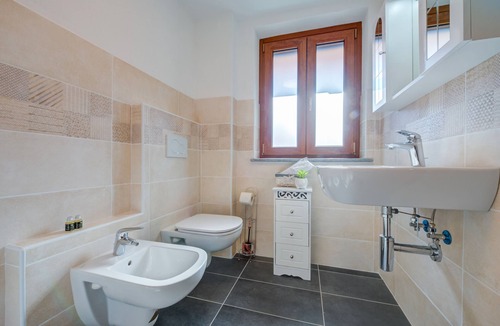 Donnas Bed & Breakfast | Room 'Zaffiro' with Mountain View and Wi-Fi