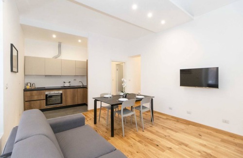 Cenisia Apartment | Roomy and comfortable apartment ideal for hosting up to 6 people is located in the Cenisia district, a quiet residential area, near the Turin Polytechnic campus and the Court, 2 km from Porta Susa station, and close to bus and metro lines for the city ce
