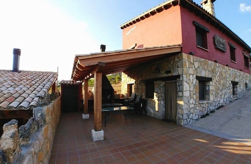 Una Apartment | Rural apartment with fireplace and barbecue and mountain views
