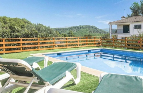 Avinyonet del Penedes House | Rural house touching the garraf natural park