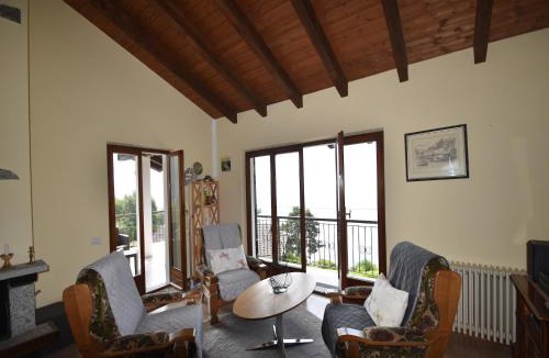 Trarego Viggiona House | Rustic Villa with Lake Views