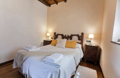 Valdes Cottage | San Martin Rural Apartments. Ferreiro House Climatized pool. Yard.
