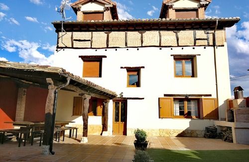 Sotobanado Y Priorato Cottage | Sarmiento Villa with heated pool