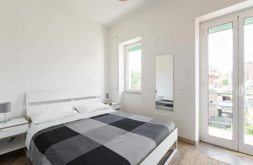 Ladispoli Apartment | SEA- ROOM-E
