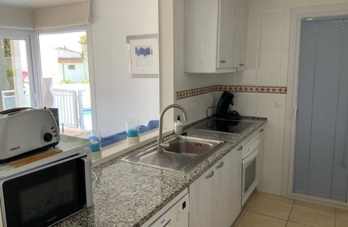 Roses Town Center Apartment | Sea view apartment with private pool