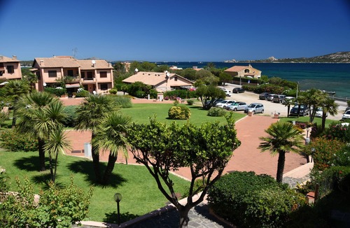 La Conia House | Seafront house with garden