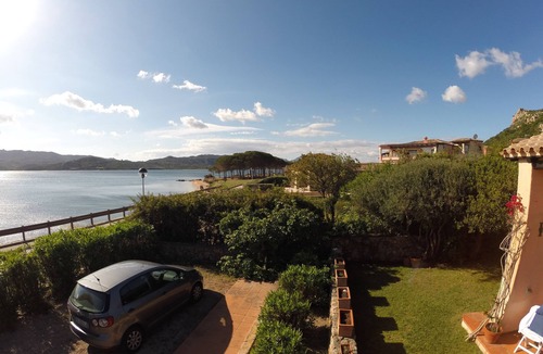 La Conia House | Seafront house with garden