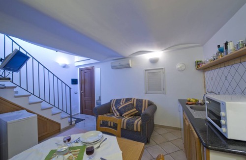 Arienzo Apartment | Sebastien Balcony central Positano
