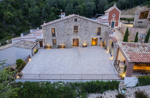 Santa Coloma de Farners Cottage | Self catering Mas Huix for 28 people