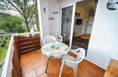 San Martin de Valdeiglesias Apartment | Serene Lakeview Retreat