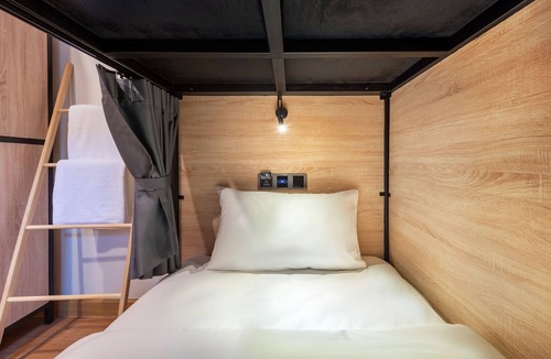 Bangkok Old Town Hostel | Siam Subway Hostel and Café