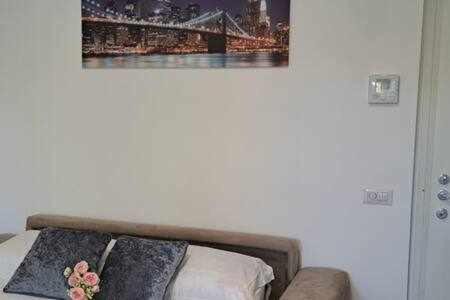 San Fermo della Battaglia Apartment | Silver Home